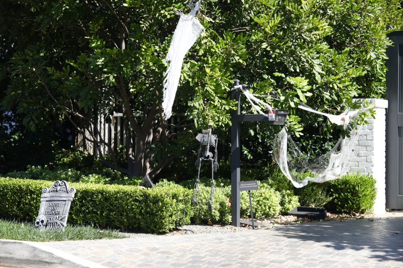 Ben Affleck Halloween Decorations 2019