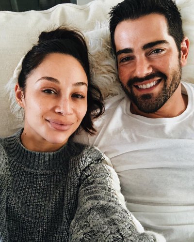 Cara Santana With Jesse Metcalfe on the Couch