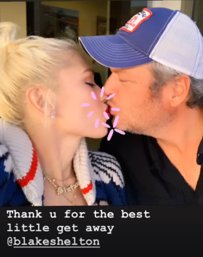 Gwen Stefani and Blake Shelton Kissing
