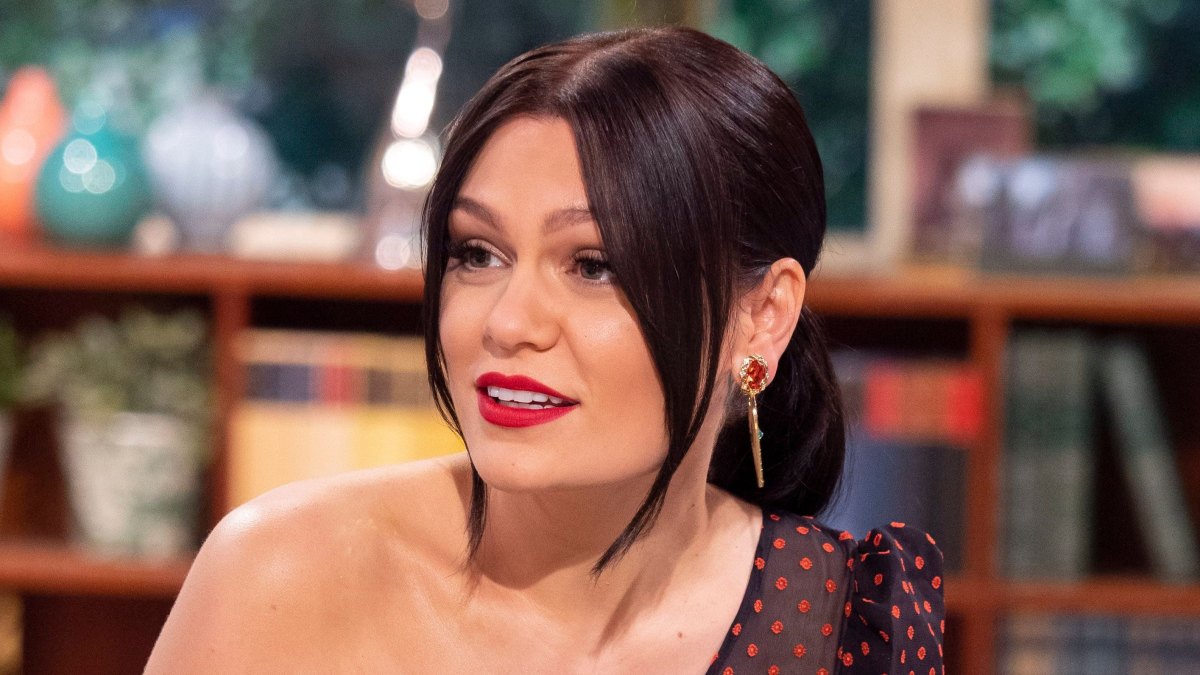 Jessie J Wearing a Polka Dot Dress, Singer Calls Out Her Hotel For Bland and Boring Vegan Food