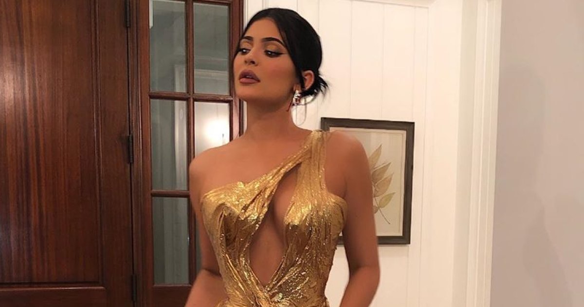 Kylie Jenner Wears Revealing Gold Dress to Justin Bieber's Wedding | Life & Style Kylie Jenner Wears Revealing Gold Dress to Justin Bieber's Wedding | Life & Style