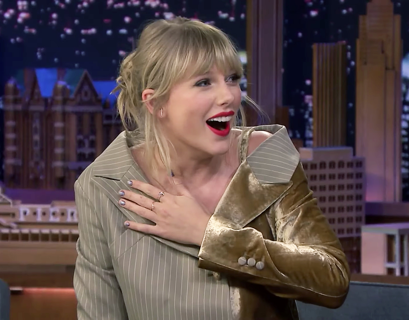 Taylor Swift Worked Up Banana Lasik Eye Surgery Hilarious