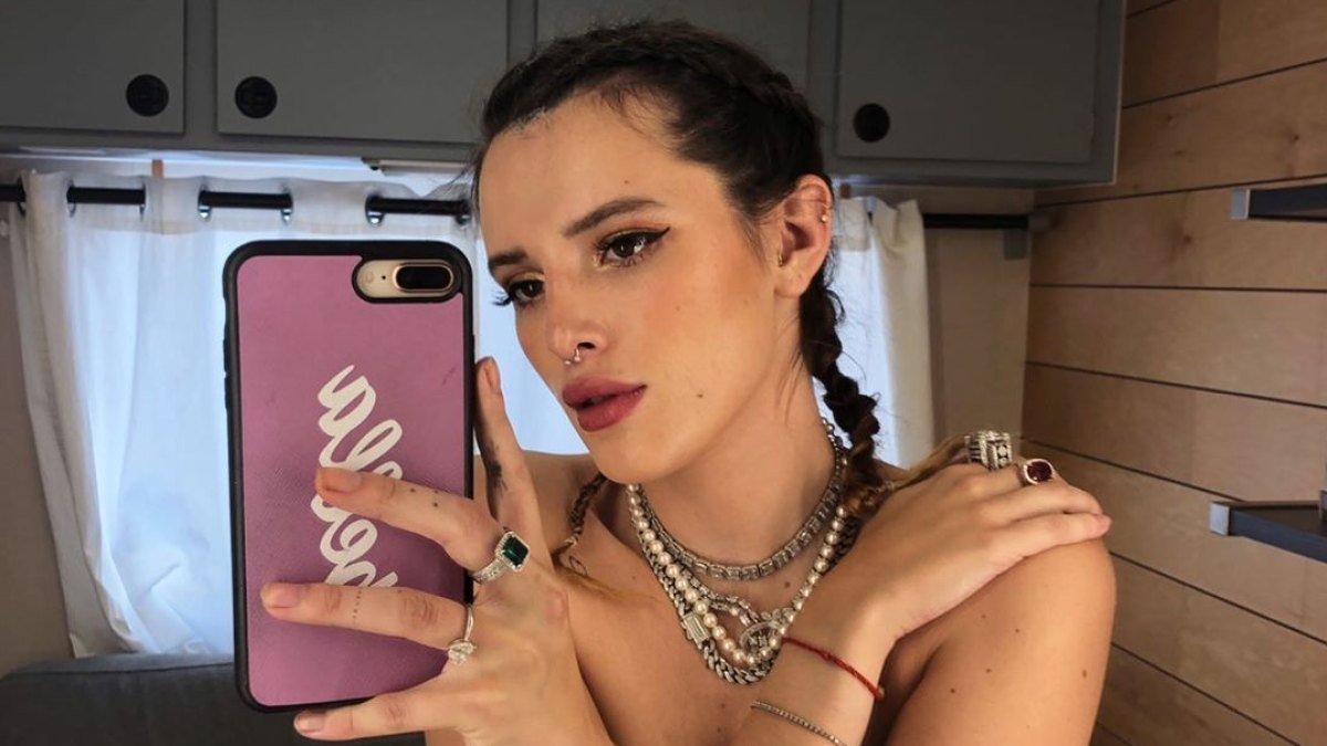 Bella Thorne's Naked Selfie Sparks Split Rumors With Boyfriend Benjamin Mascolo