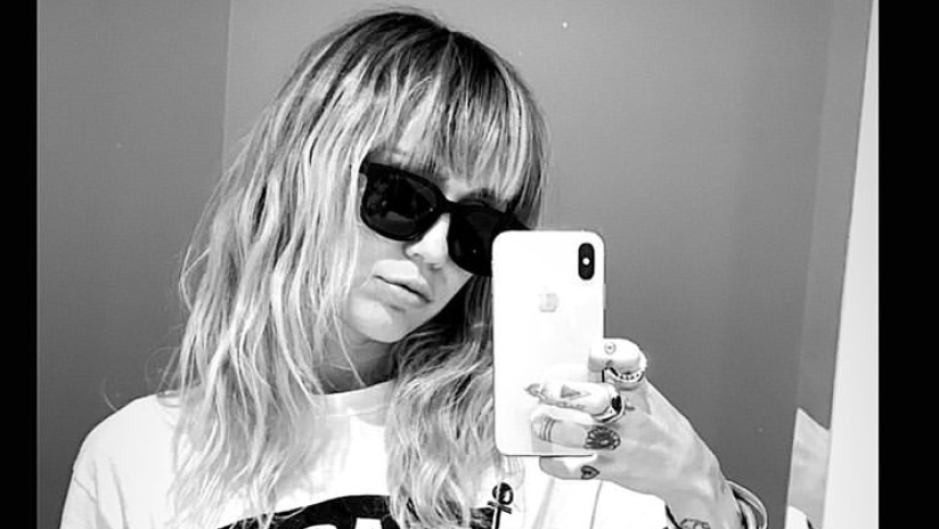 Miley Cyrus Stolen Sunglasses Selfie