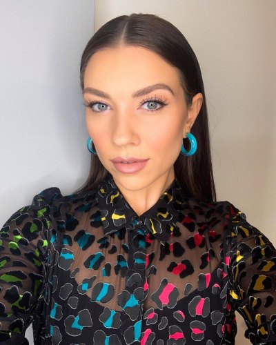 Jenna Johnson Dancing With the Stars Snaps a Selfie 