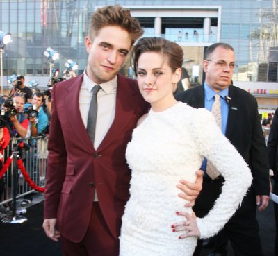 Kristen Stewart Gushes Over First Love Robert Pattinson