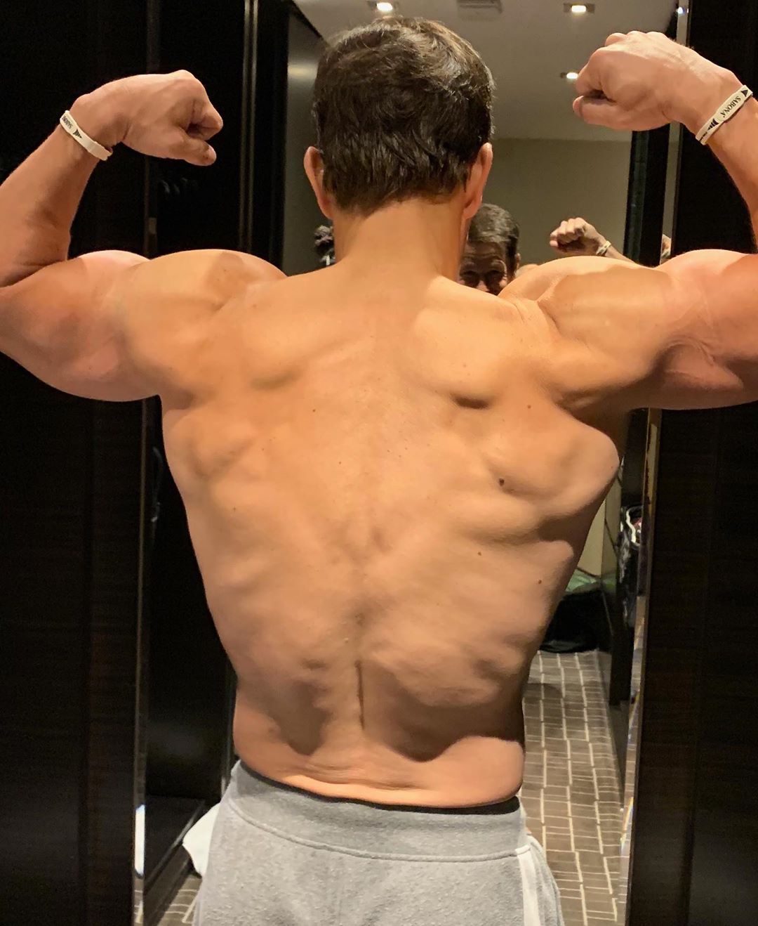 Mark Wahlberg Bulks Up Fight Against Father Time