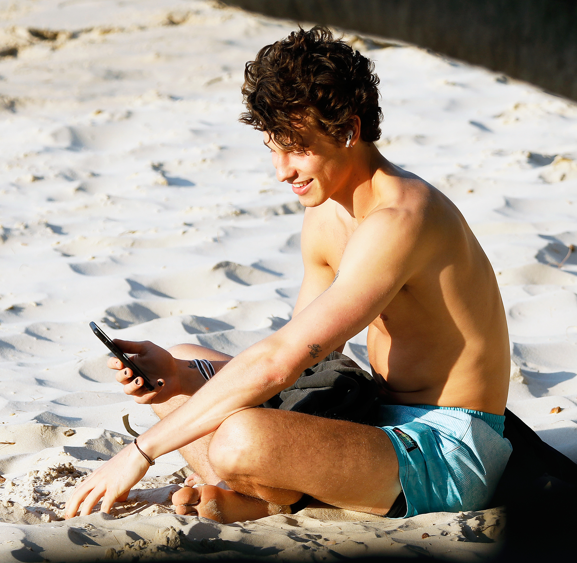 Shawn Mendes Walking Shirtless Australia