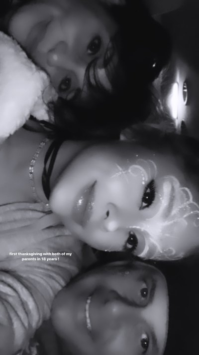 Ariana Grande Spends Thanksgiving With Her Mom and Estranged Dad