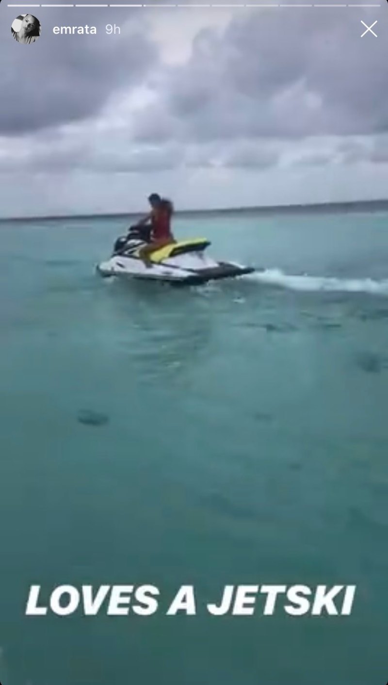 emily-ratajkowski-maldives-vacation