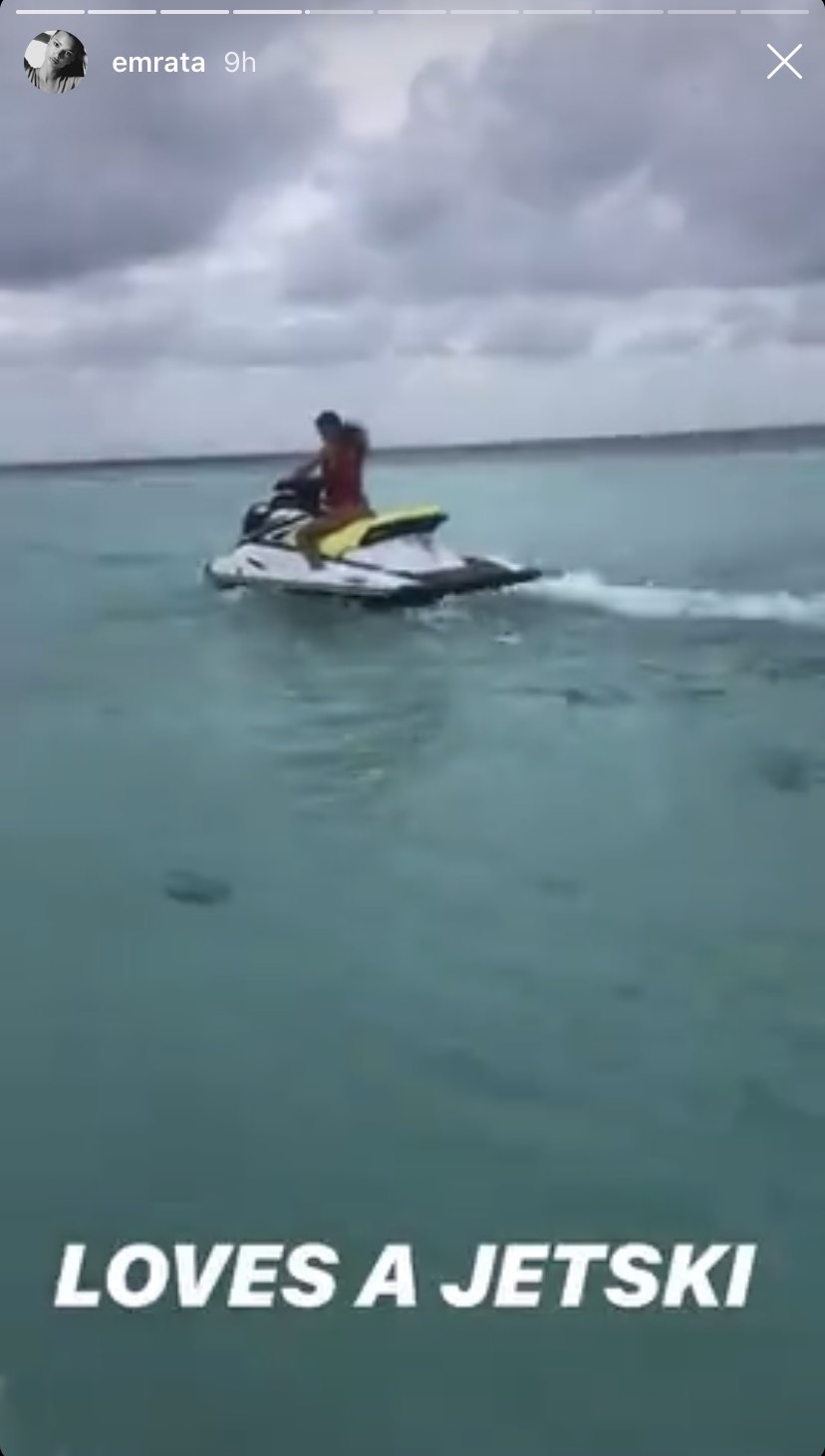 emily-ratajkowski-maldives-vacation