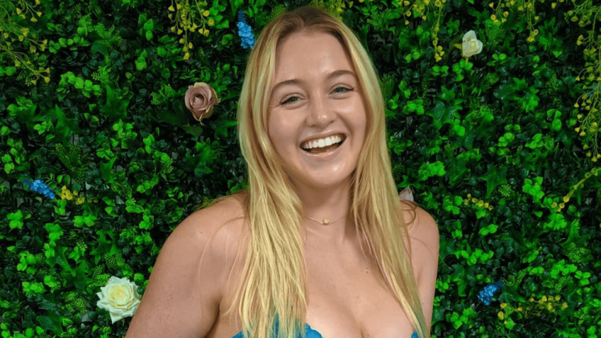 Iskra Lawrence Baby Bump