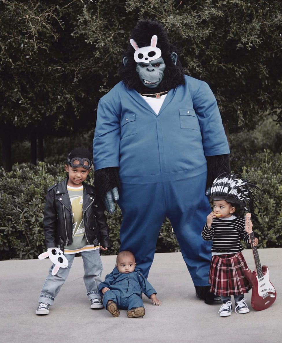 kardashian-west-family-halloween-costumes-sing
