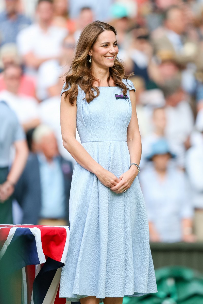kate middleton at wimbeldon trophy ceremony