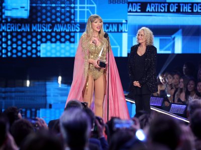 Taylor Swift and Carole King AMAs 2019 Artist of the Decade Acceptance Speech