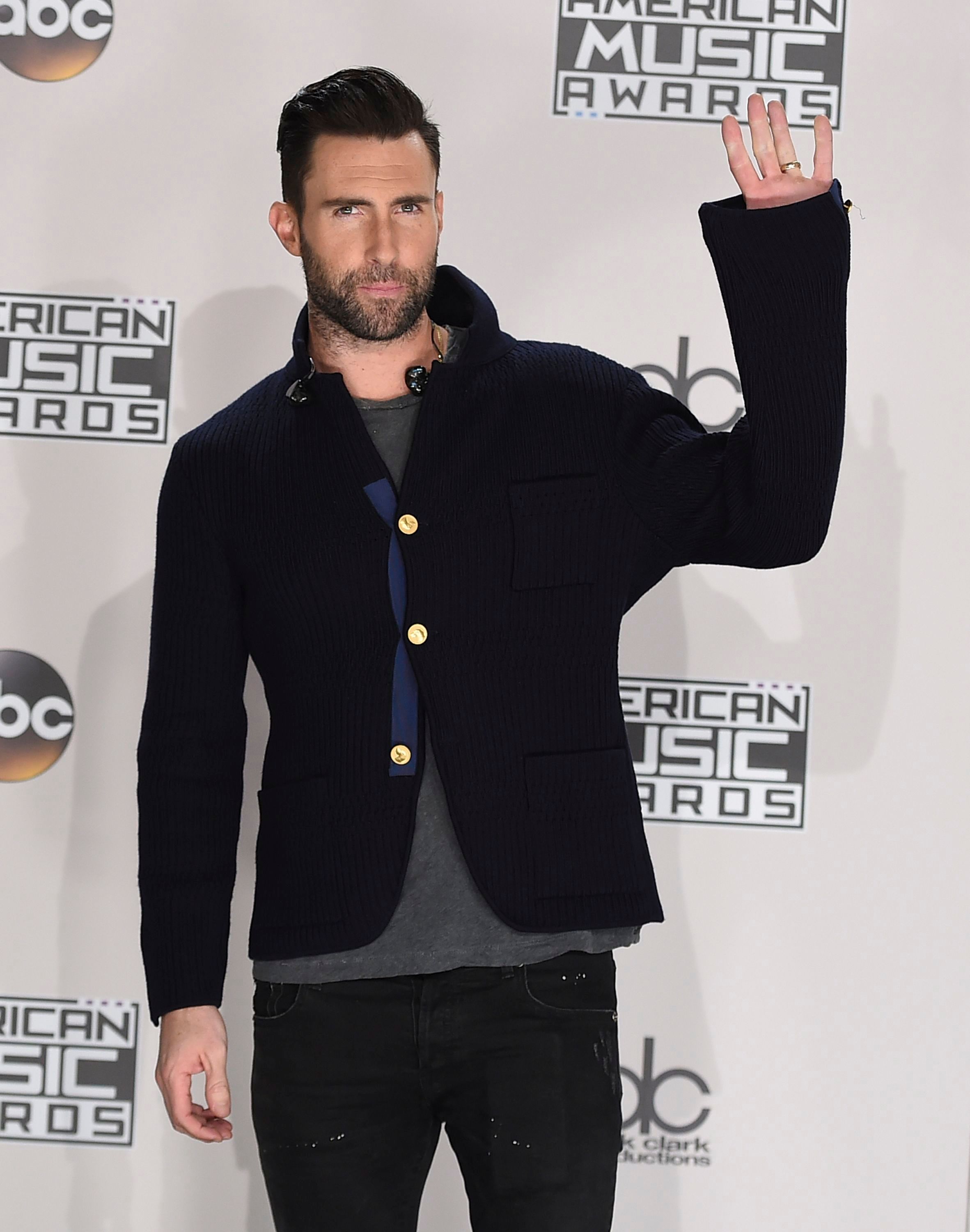 Adam Levine 2016 AMAs