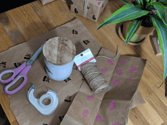 How to wrap Christmas presents