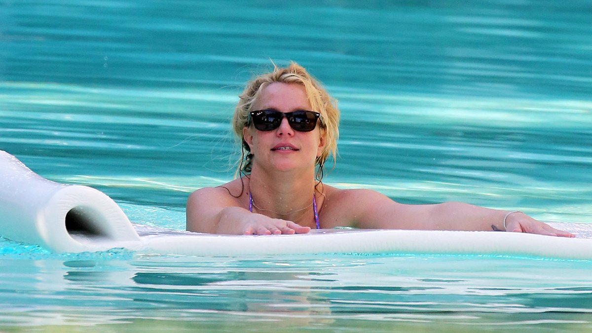 Britney Spears Dip Pool BF Sam Asghari Celebrate Birthday