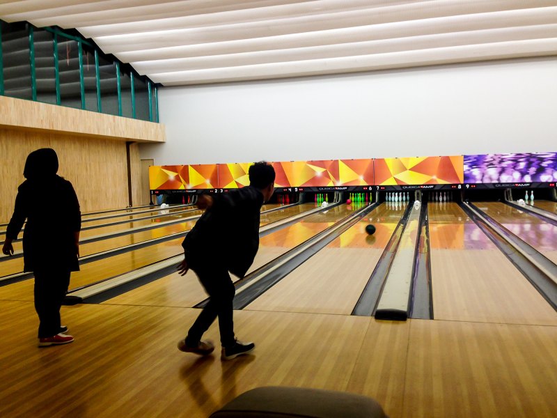 Date bowling