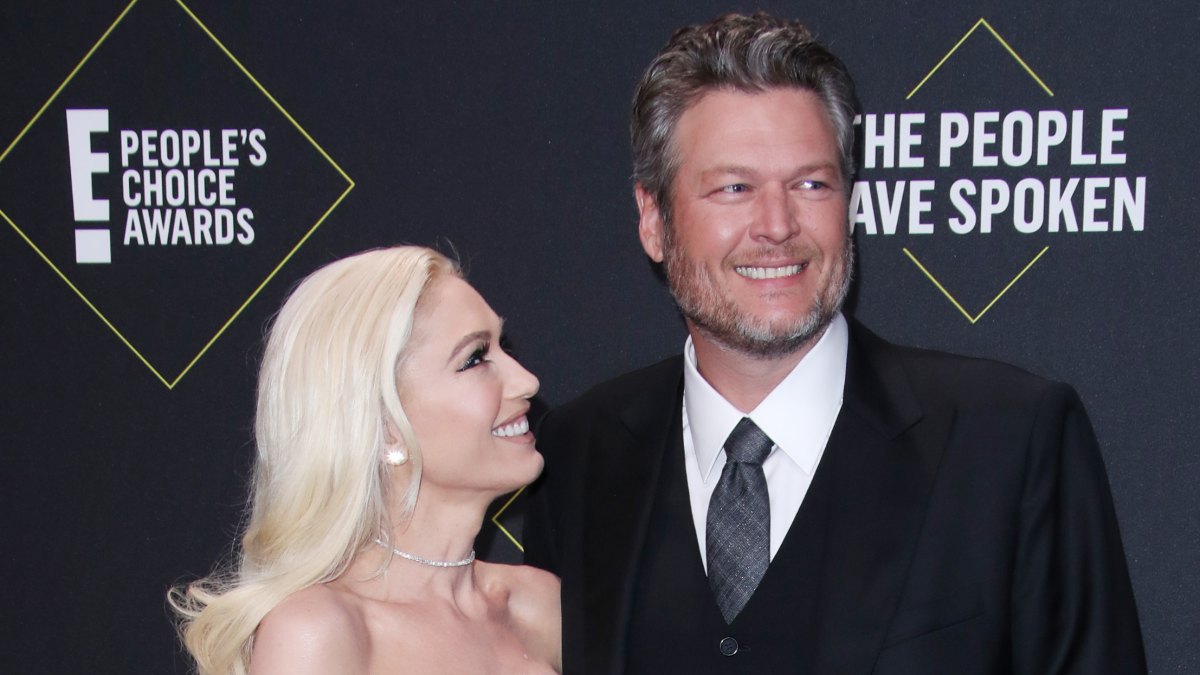 Gwen Stefani and Blake Shelton at E's People Choice Awards