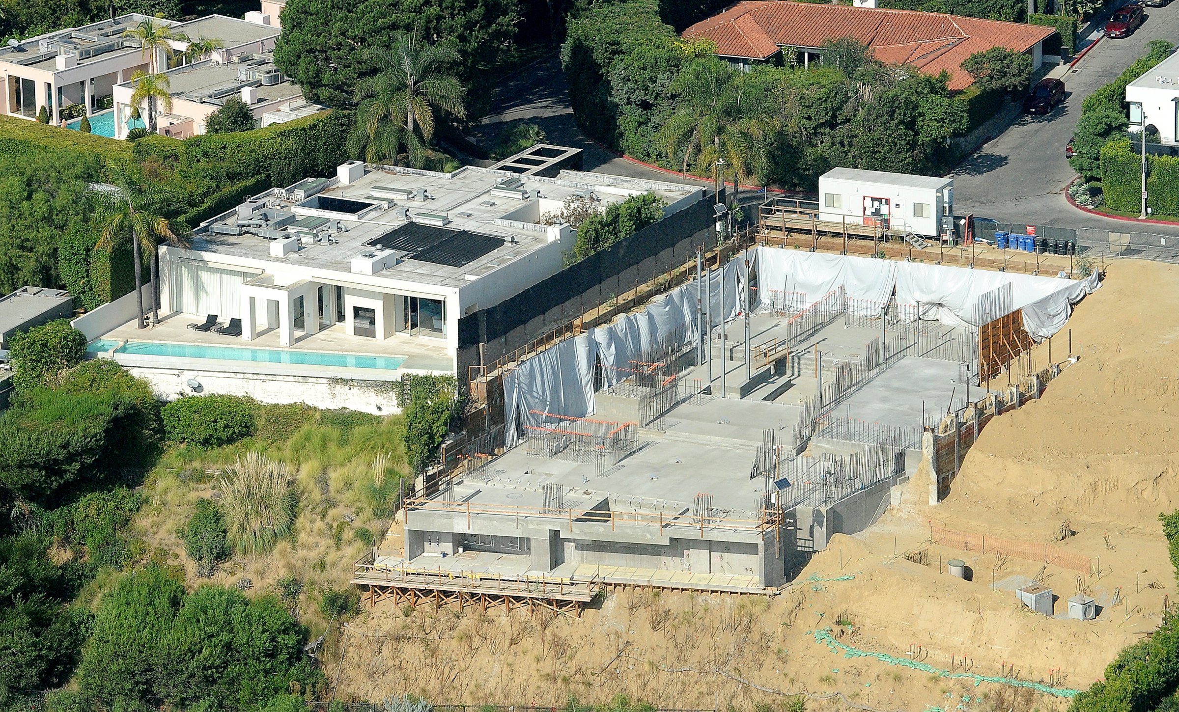 Keanu Reeves' House Is Low-Key and Eco-Friendly: See Photos! | Life & Style