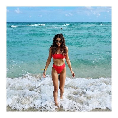 Andi Dorfman claps back at troll who says her runners body is emaciated