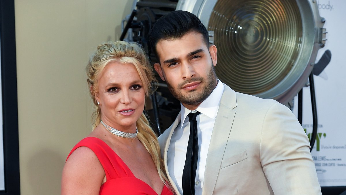 britney spears' boyfriend sam asghari defends her from haters