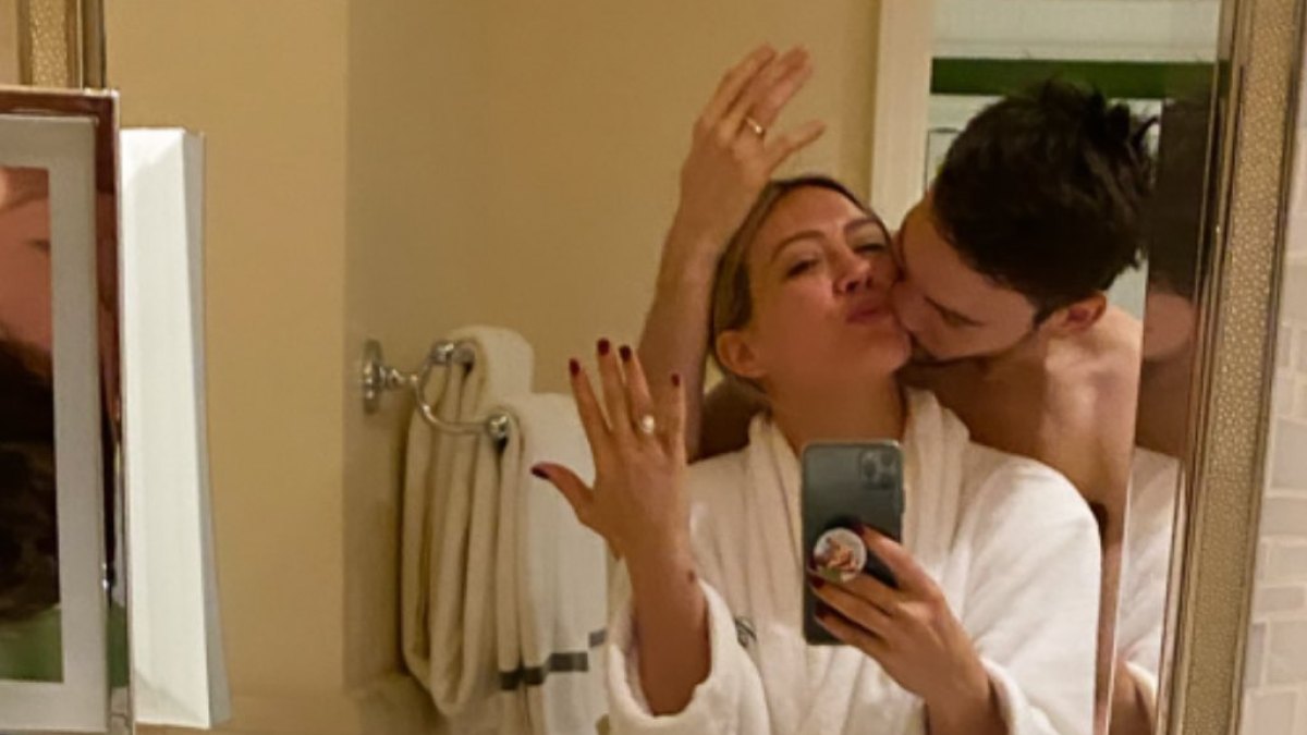 Hilary Duff Shows Off Wedding Ring With New Husband Matt Koma