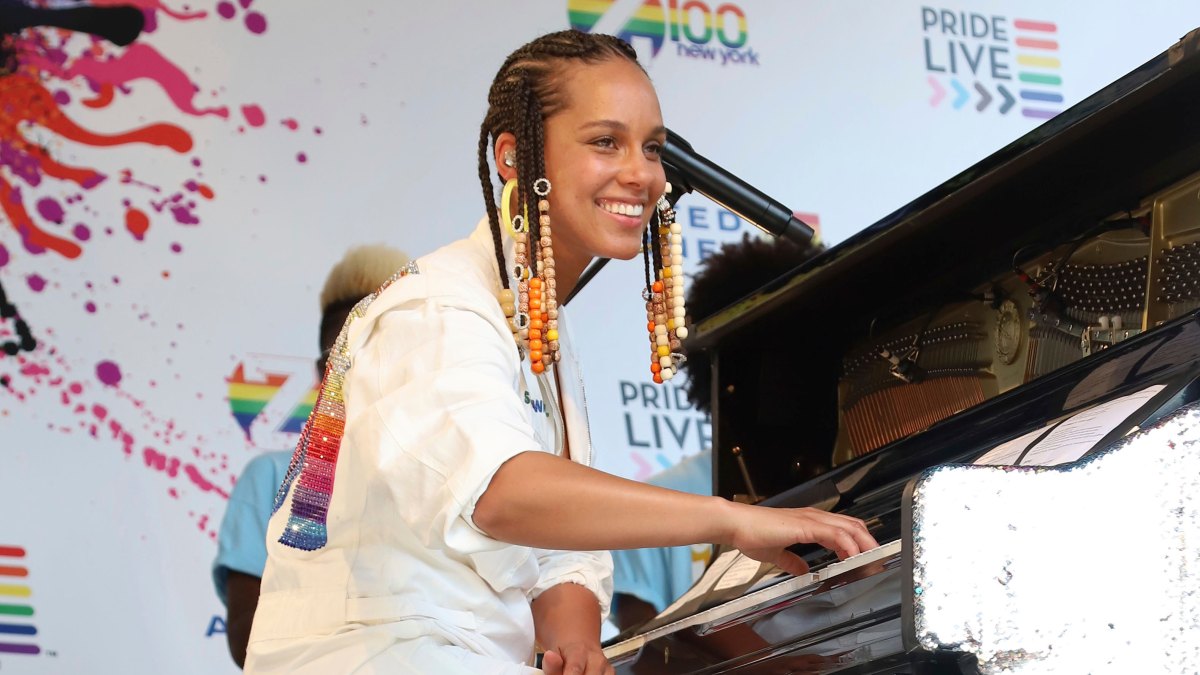 Alicia Keys Performing