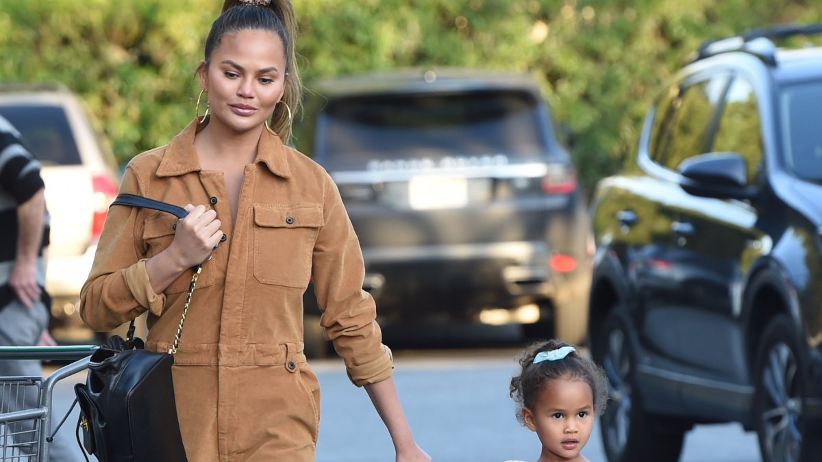 Chrissy Teigen and her daughter Luna go grocery shopping at Bristol Farms