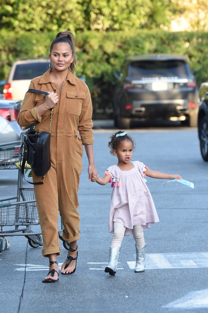 Chrissy Teigen and her daughter Luna go grocery shopping at Bristol Farms