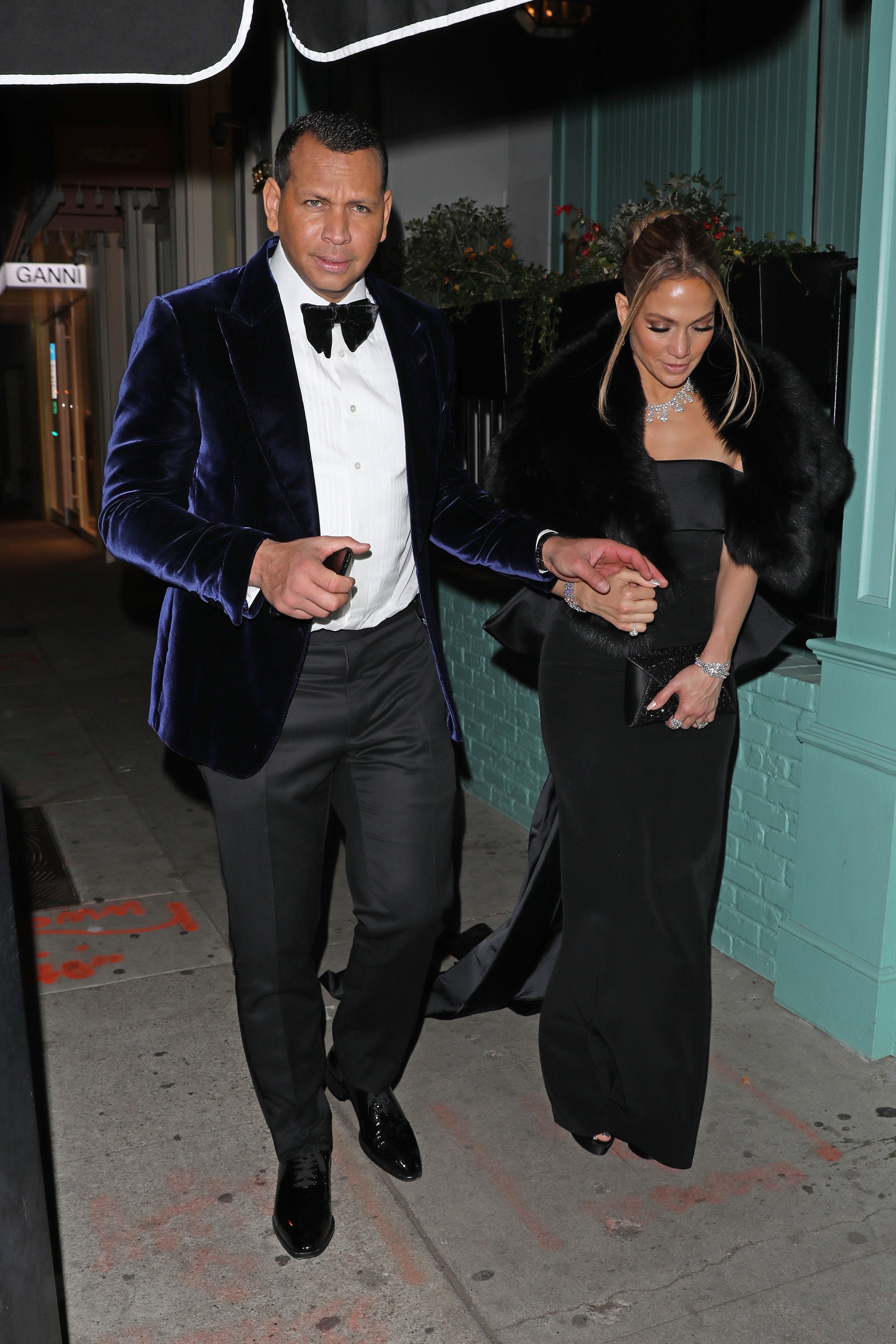 Jennifer Lopez and Alex Rodriguez Walk Arm in Arm Following 2020 SAG Awards