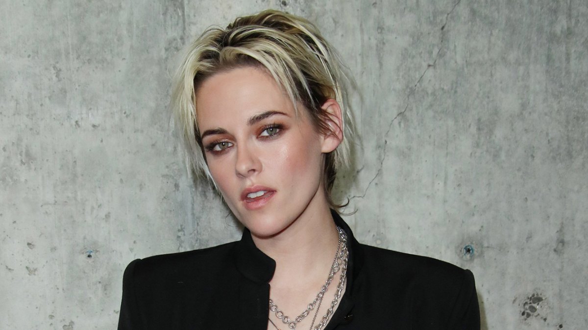 Kristen Stewart Looks Very Rock n' Roll in Black and White Ensemble at 'Underwater' Premiere
