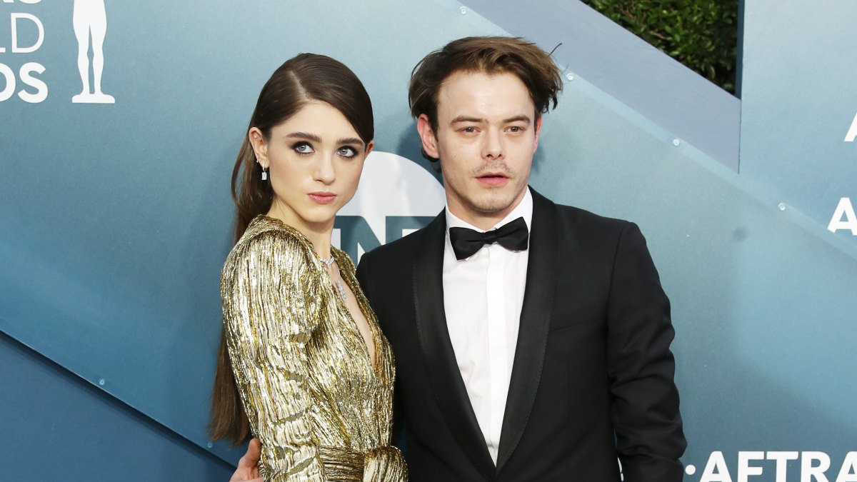 Natalia Dyer and Charlie Heaton at the 2020 SAG Awards