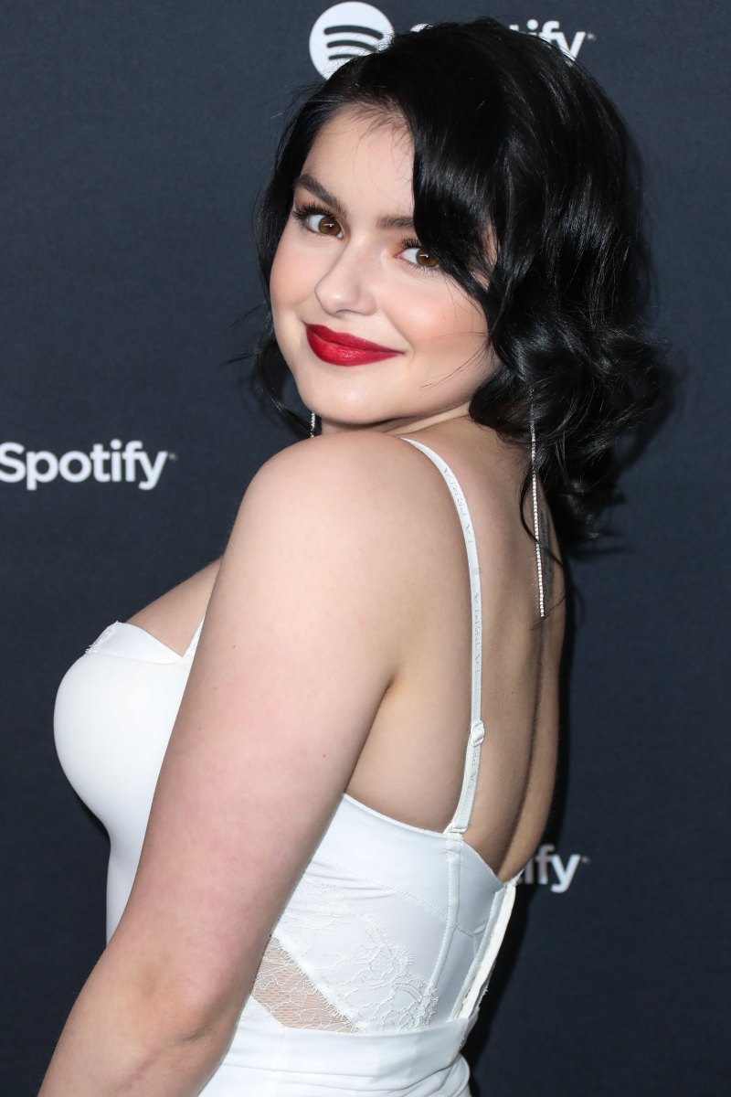 Ariel Winter in Form-Fitting White Dress