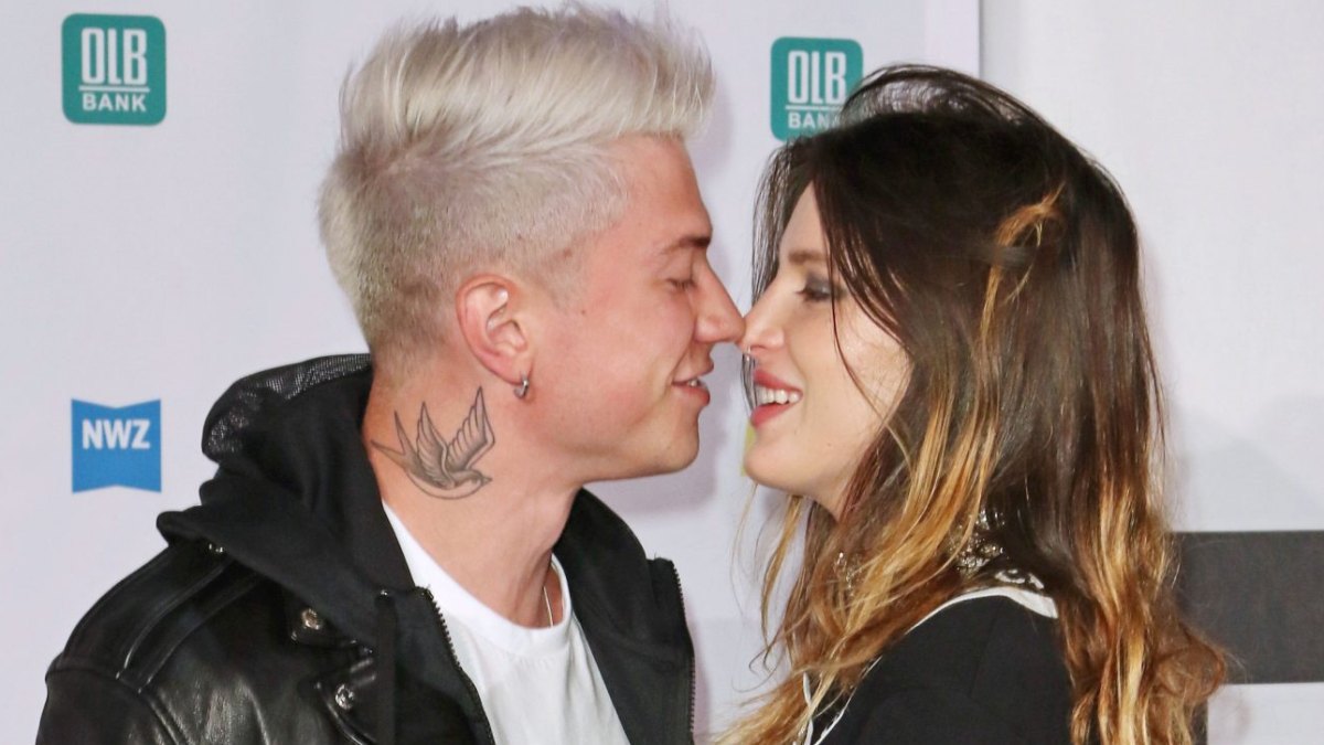 Bella Thorne and Benjamin Mascolo Almost Kiss