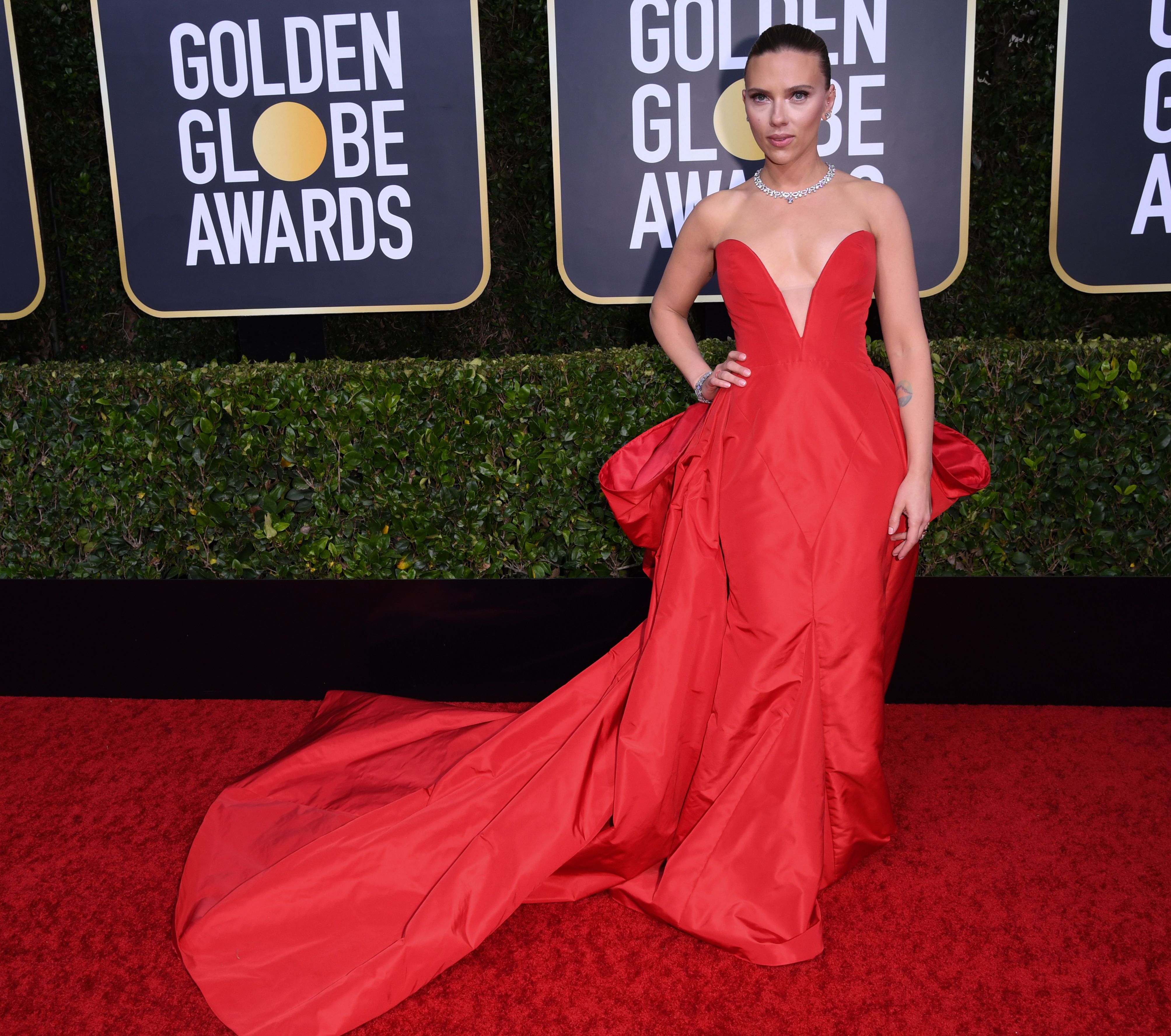 Scarlett Johansson Golden Globes Red Gown