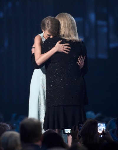 Taylor Swift and Mom Andrea Brain Tumor