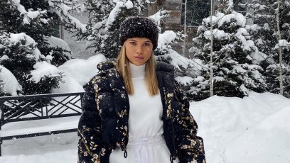 Sofia Richie Cleans Snow Off Car