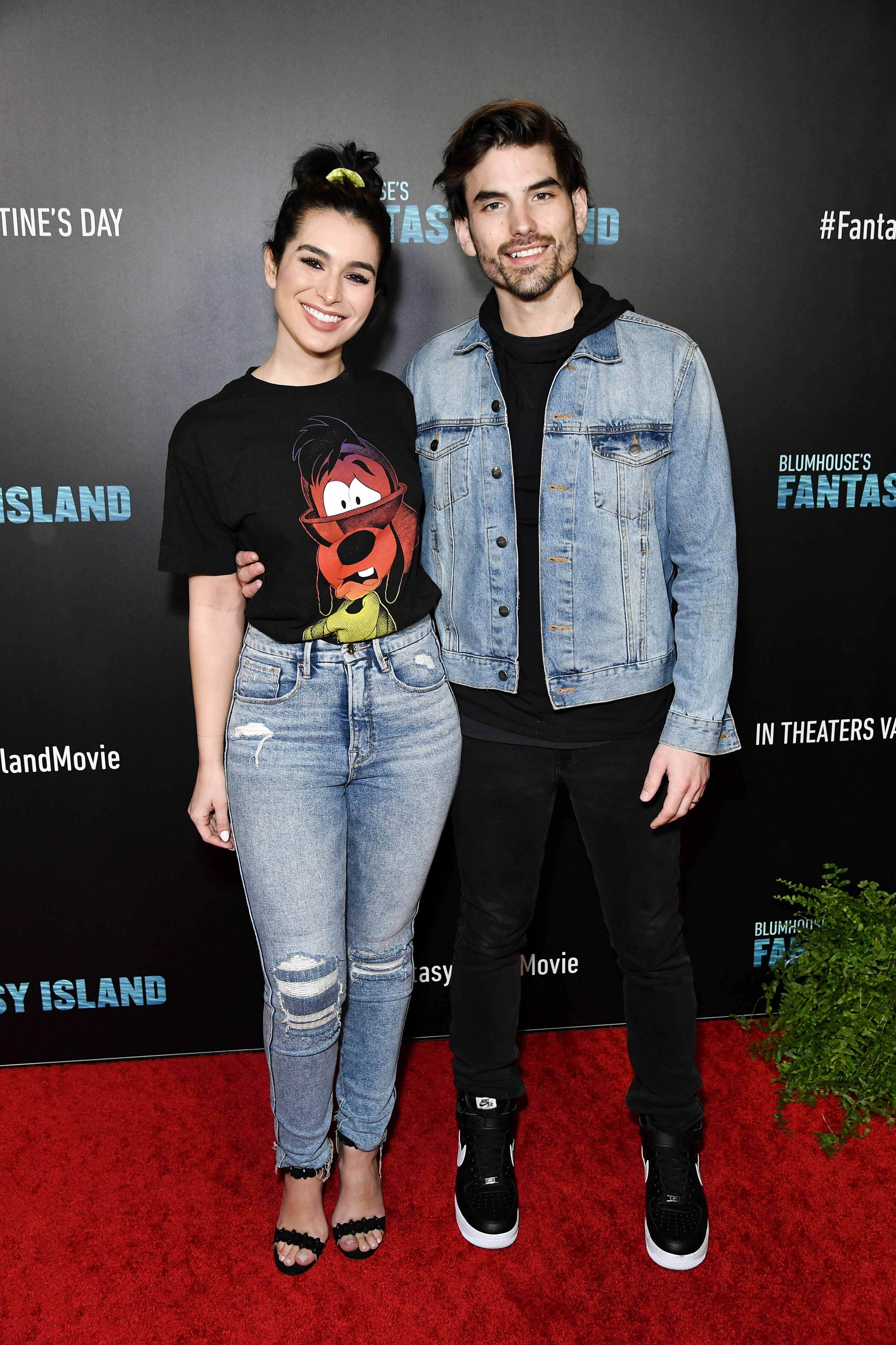 Ashley Iaconetti Wearing a Black t-Shirt With Jared Haibon at a Premiere