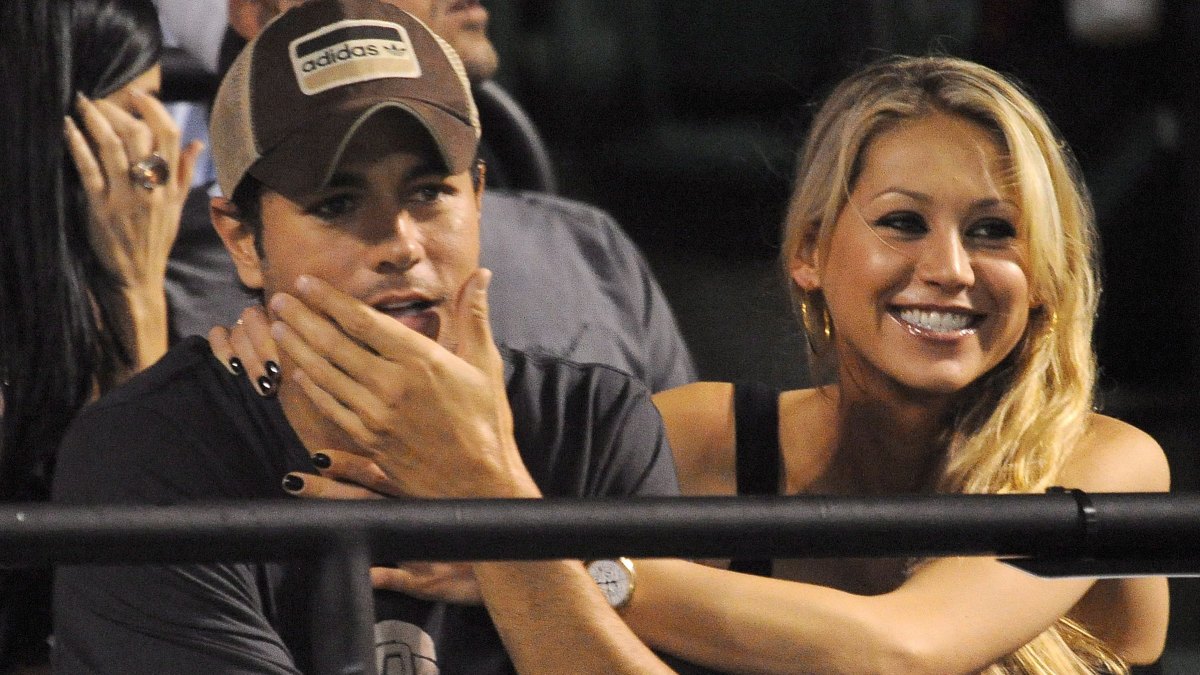Enrique Iglesias and GF Anna Kournikova