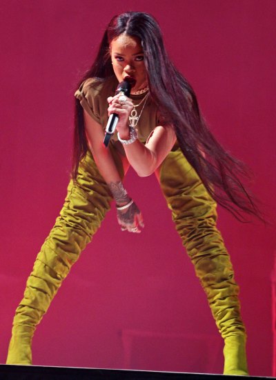 Rihanna Performing 