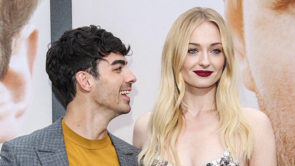Joe Jonas Looking at Sophie Turner on Red Carpet