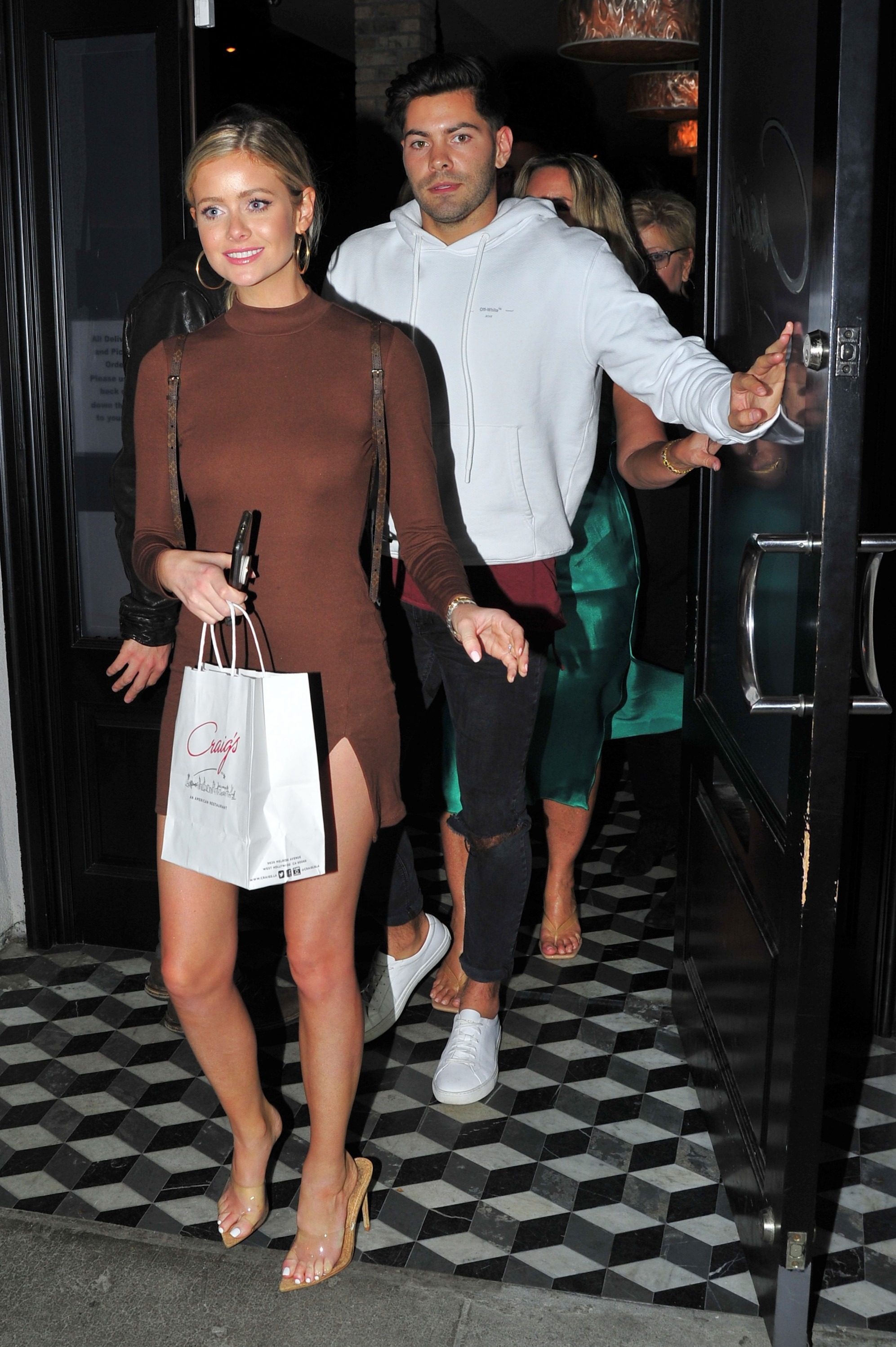 Hannah Godwin and Dylan Barbour Have Dinner at Craig's With Family