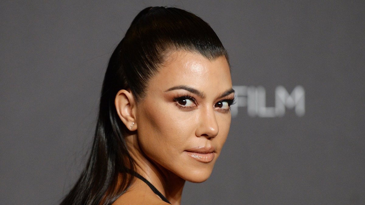 kourtney-kardashian-eye-mask