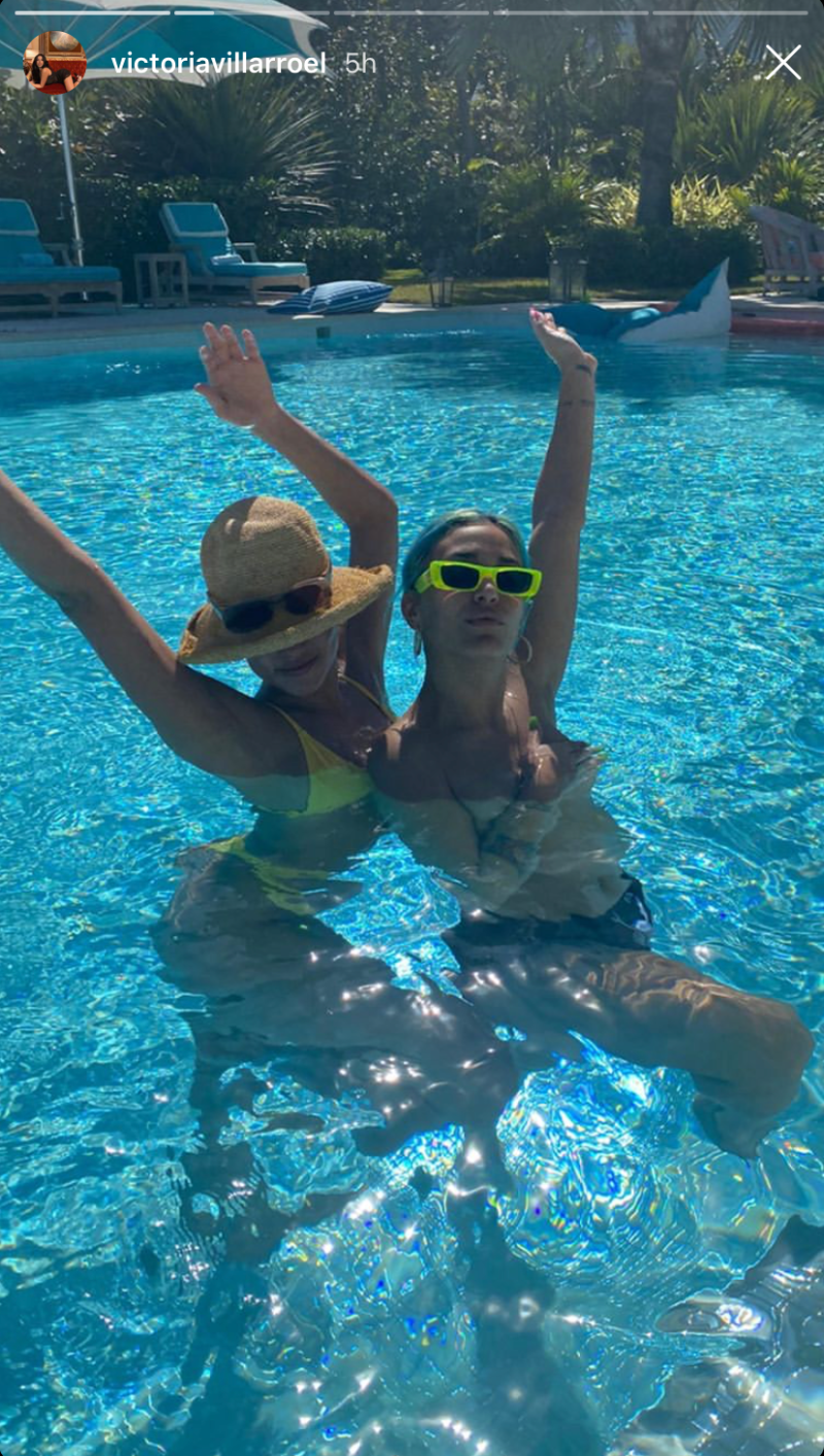 kylie-jenner-tropical-vacation-with-friends