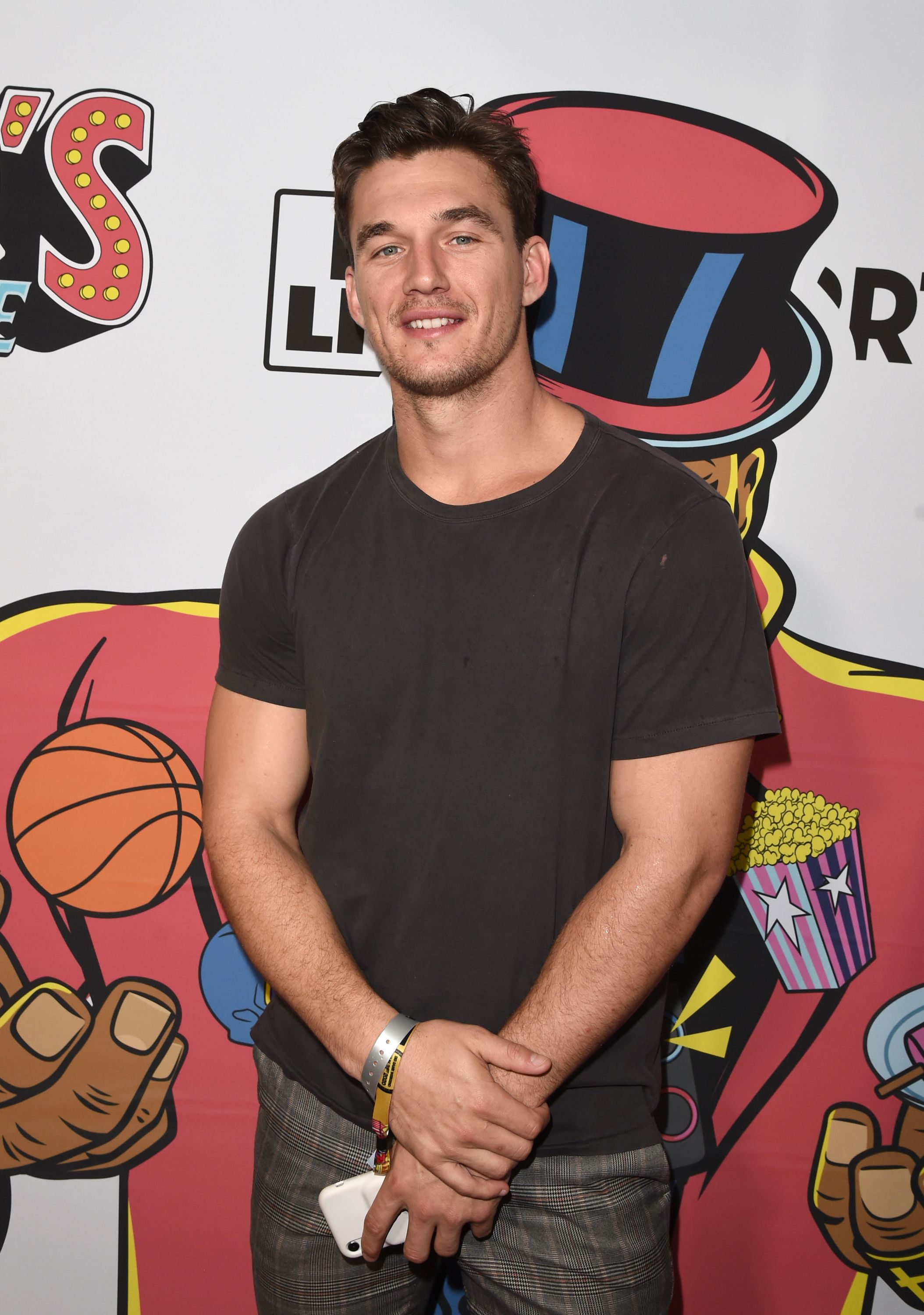 Tyler Cameron Responds to Troll Who Calls Him an Outfit Repeater