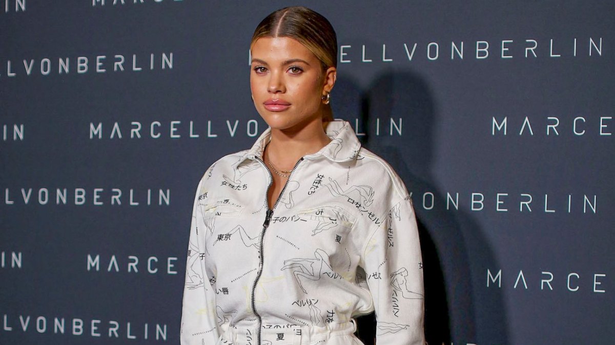 sofia-richie-blue-green-eye-instagram-filter