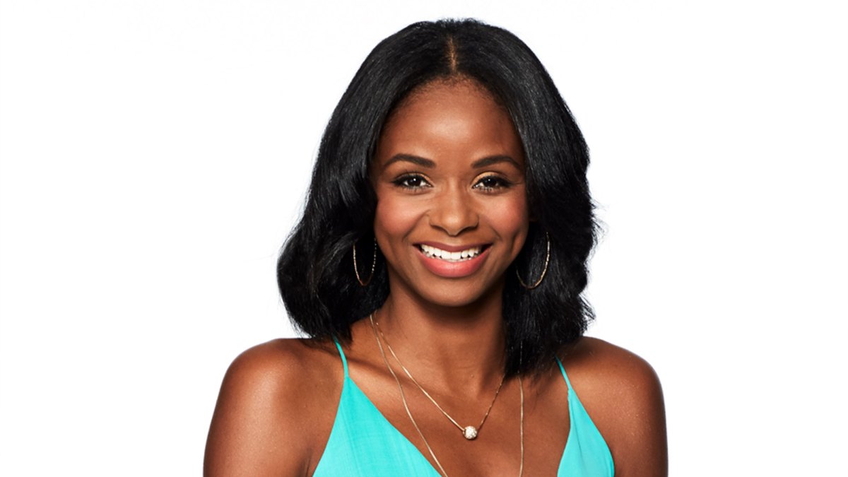 Bachelor contestant Natasha Parker Headshot in Turquoise Tank Top