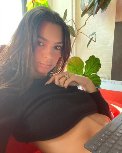What Celebrities Are Watching While Social Distancing, Emily Ratajkowski